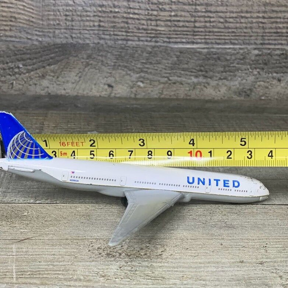 United Airlines Airliner Toy Airplane Diecast - Picture 2 of 7